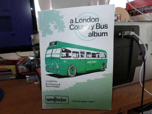 1977 A London Country Bus Album By Ray Stenning & Trevor Whelan Viewfinder Book - 304394356964