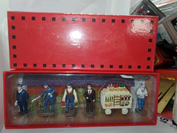 Atlas French Dinky RAILWAY STATION FIGURES SET BOXED NEW