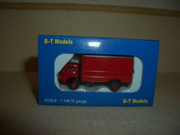 B T Models NP005 N Gauge 1/148 Karrier Bantam 2 Axle Van Red
