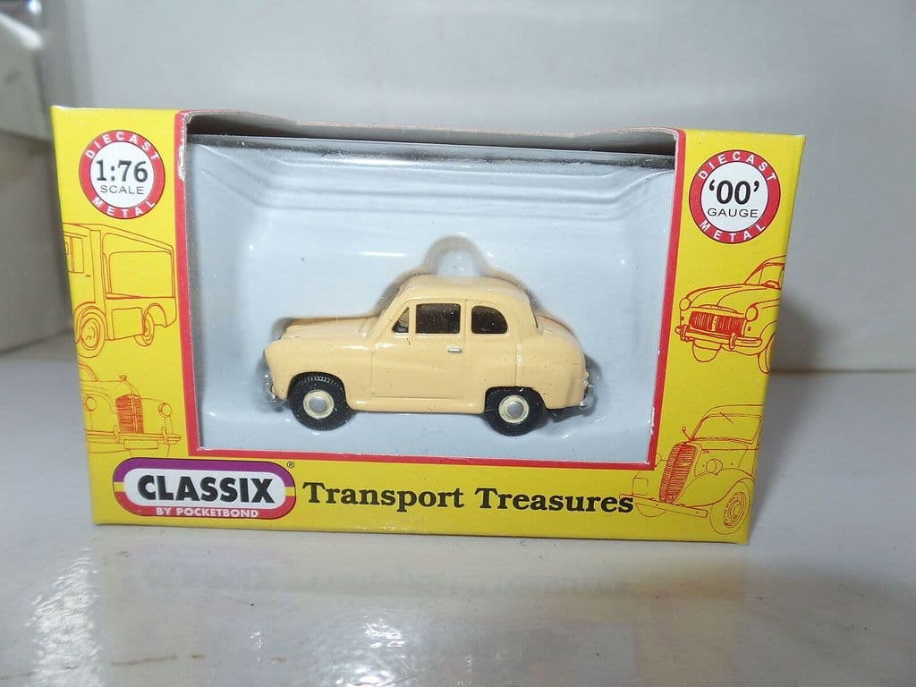 Classix EM76851 Austin A30 2 Door Red/White 1/76 New Boxed T48 Post 