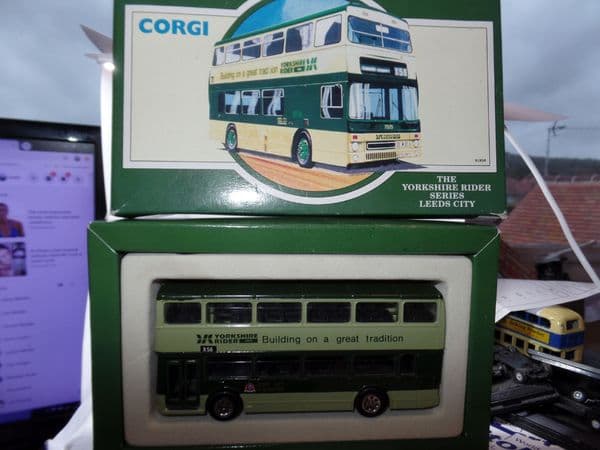 Corgi 91858 1/64 Scale MCW MetroBus Bus Yorkshire Rider Leeds City Transport Torn Box