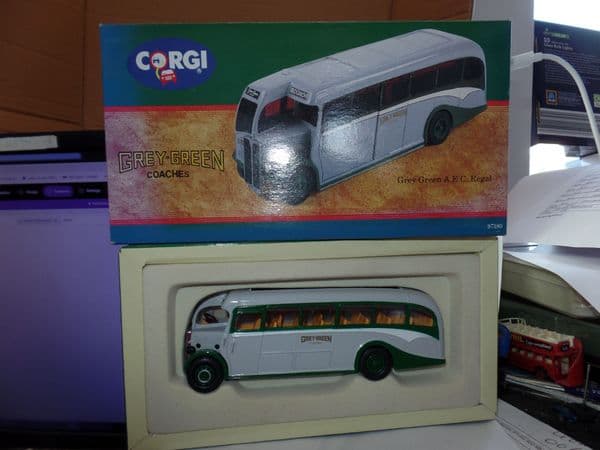 Corgi 97180 1/50 O Scale AEC Regal Coach Grey Green Coaches Bognor   Faded Box