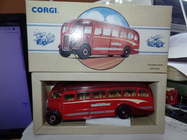 Corgi 97211 1/50 O Scale Leyland Tiger Coach Bartons  Coaches Skegness  MIMB