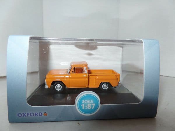 Oxford 87CP65002 CP65002 1/87 HO Scale Chevrolet Stepside Pick Up 1965 Orange