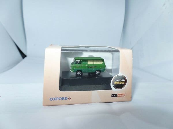 Oxford NFDE008 1/148 Scale N Gauge Ford 400E Thames Van Southdown Bus Support