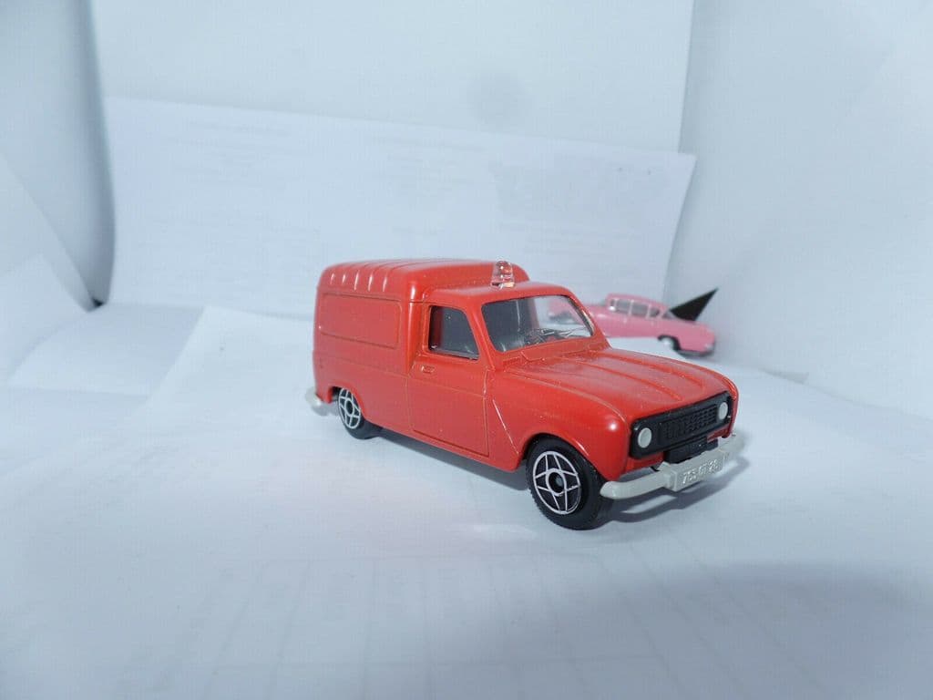 MADE IN PORTUGAL BOXED SOLIDO DIECAST MODEL ** RENAULT R4F POMPIERS ** NEW 