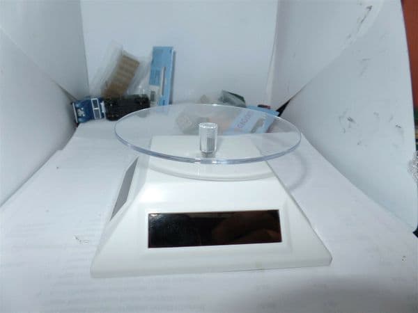 White   TURNTABLE ROTATING DISPLAY STAND SOLAR POWERED 9CM 3.5-4.5 Revs
