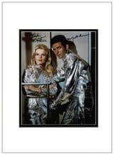 Lost In Space Signed Photo -Goddard & Kristen